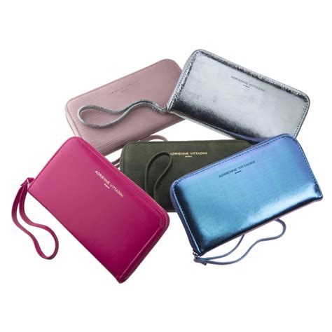 adrienne vittadini wallet with charger